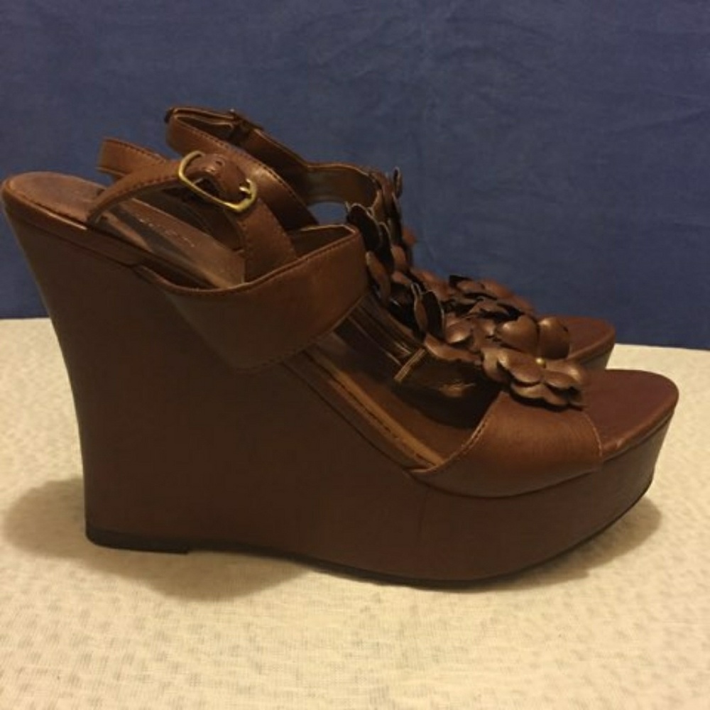 Wedge Sandal with Flower Accent.